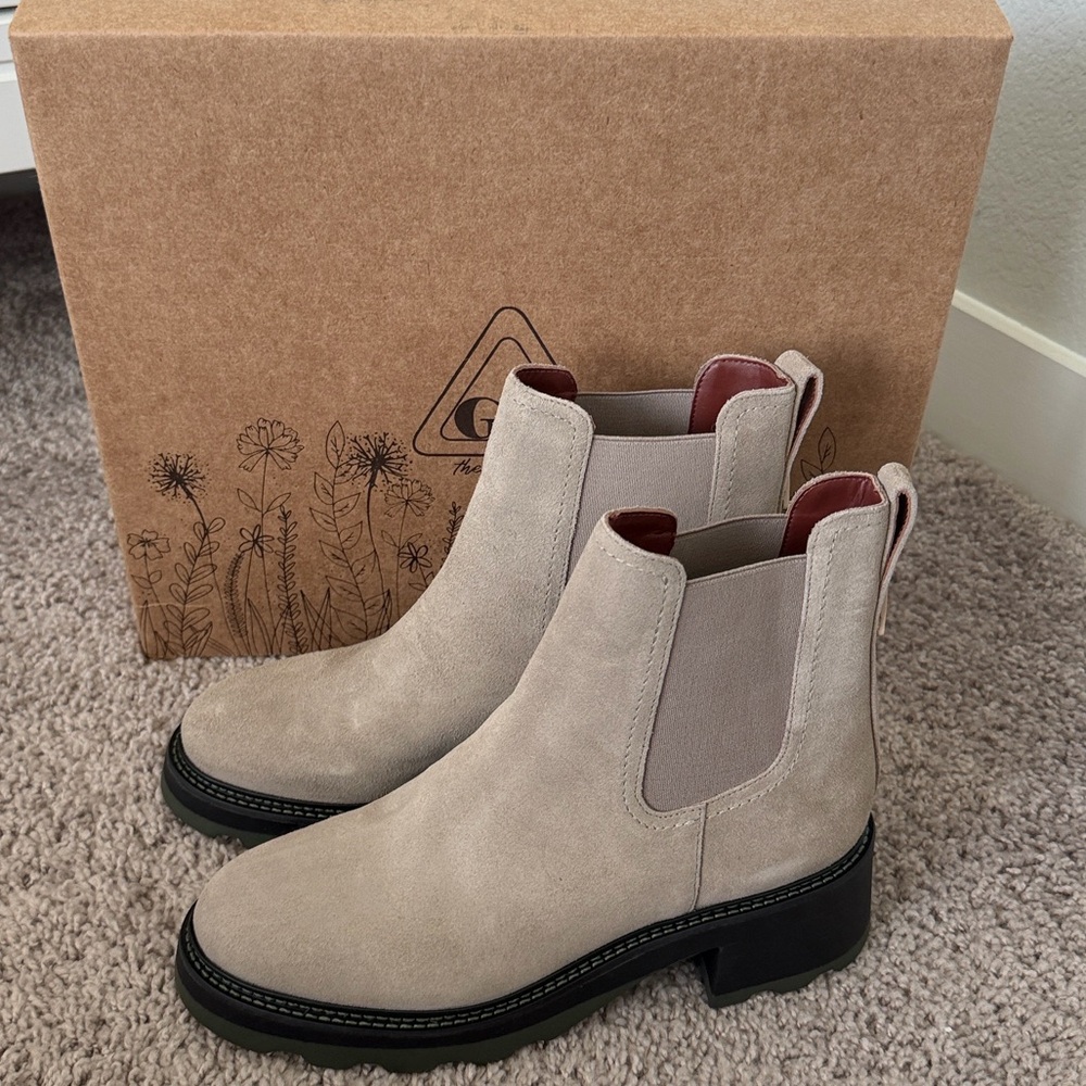 NIB GB Gianni Bini Re-New Heel Booties in Dark Taupe